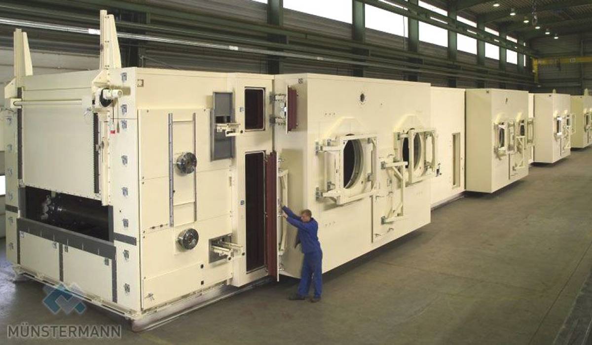 Wide curing oven for glass wool production