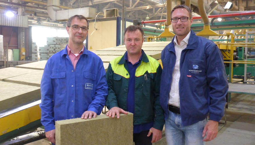 From left to right: Georg Oster (Muenstermann), Victor Andreyev (Euroizol), and Christian Raestrup (Muenstermann) at the factory of the company Euroizol in Ulyanovsk. Muenstermann has delivered a new upper conveyor belt  for the curing oven of stone wool.
